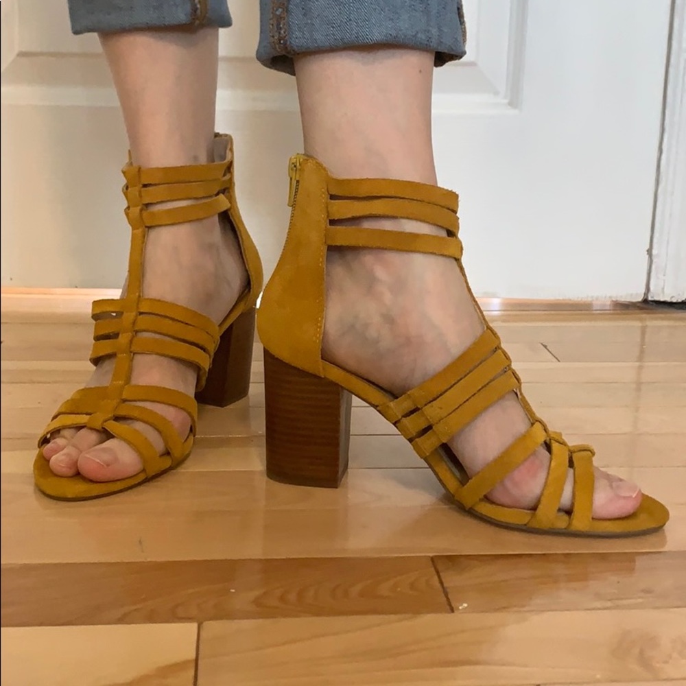 SOLE SOCIETY Elise Strappy Sandals in Sunflower